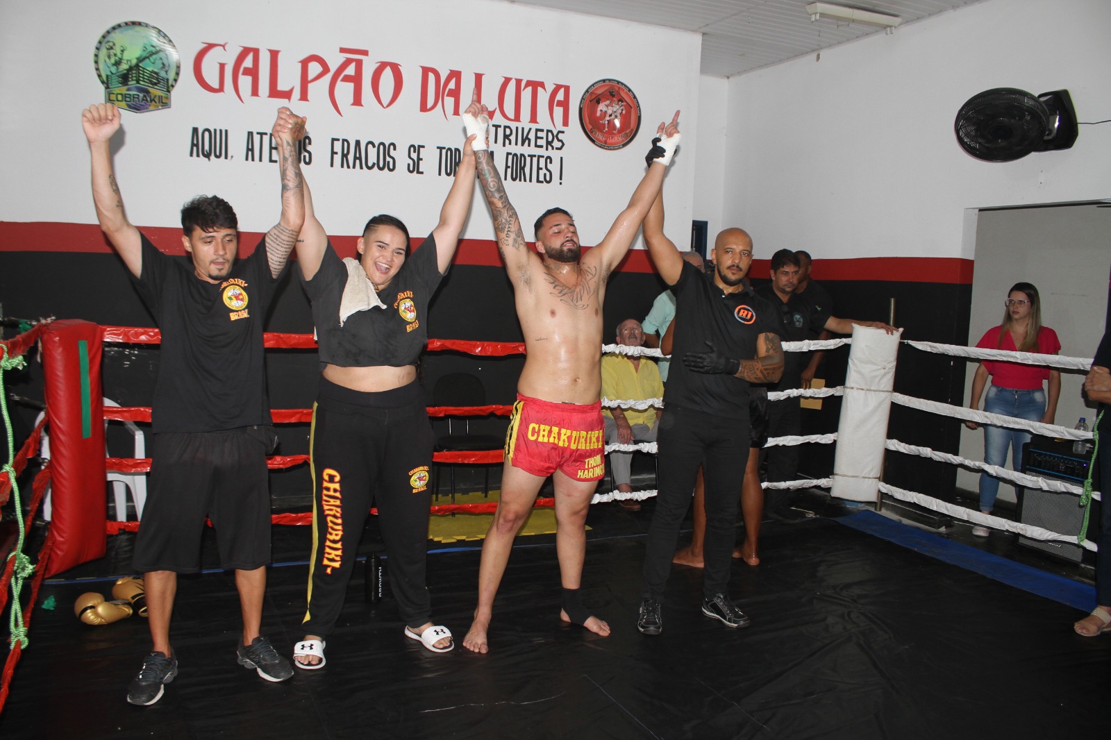 Primeira Edição do Fight Night Zona da Mata Brilha com Lutas de Kickboxing em Juiz de Fora